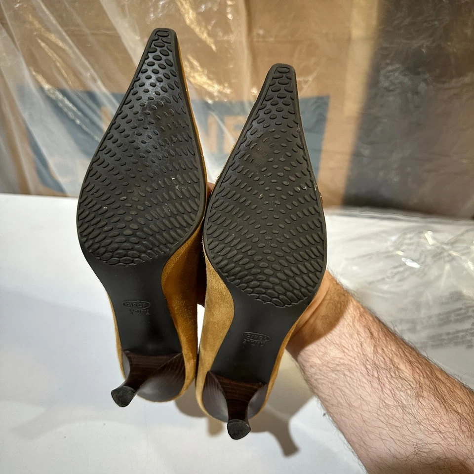 VTG Y2K 90s Circa Pumps Sz 7.5 M Tan Suede Pointed Toe Heel Pointy Buckle Fairy - Image 4 of 4