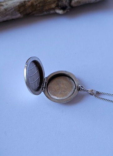 Vintage Sterling Silver 925 Locket Pendant Necklace with Engraved Pattern 16" - Picture 6 of 7