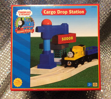Cargo Drop Station LC99365 BRAND NEW 2004 Thomas  Friends Wooden Railway