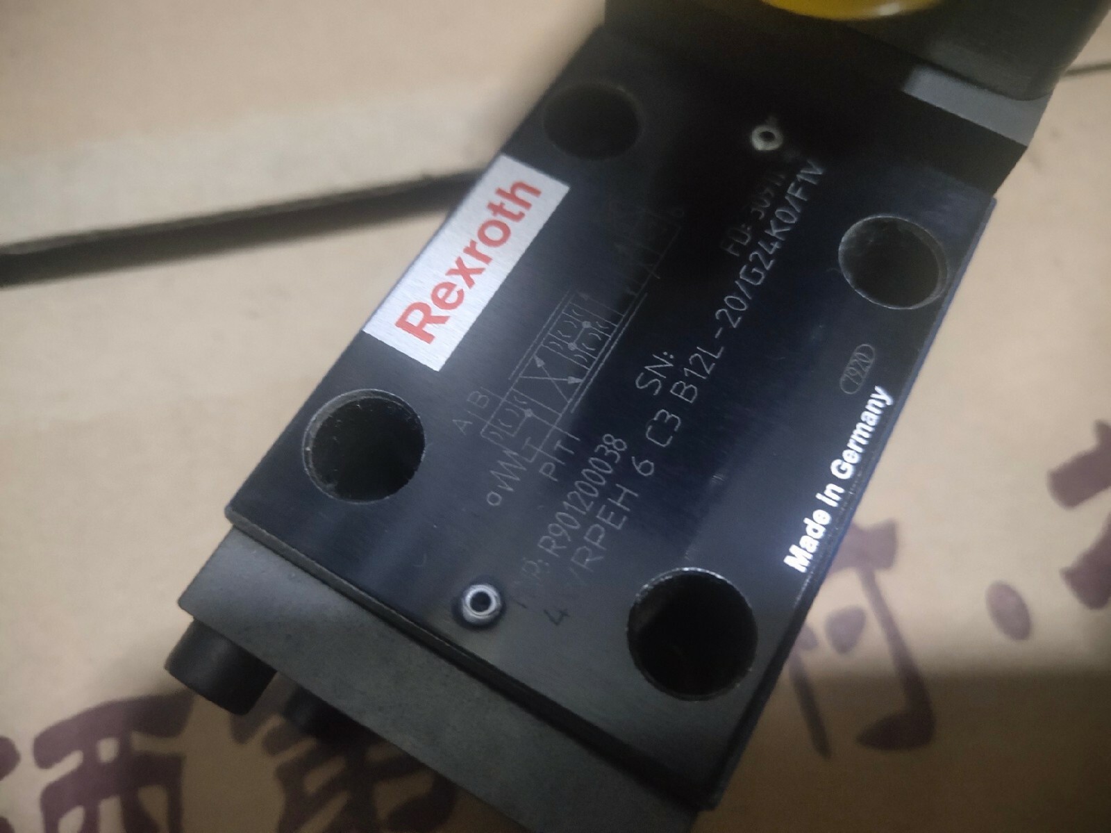 New Rexroth R901200038 4wrpeh 6c3 b12l-20/g24k0/f1v fedex or DHL