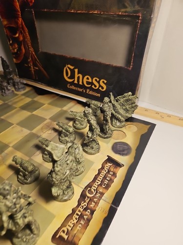 Pirates of the Caribbean Chess Set COMPLETE 2006 Dead Man's Chest Disney - Picture 10 of 24