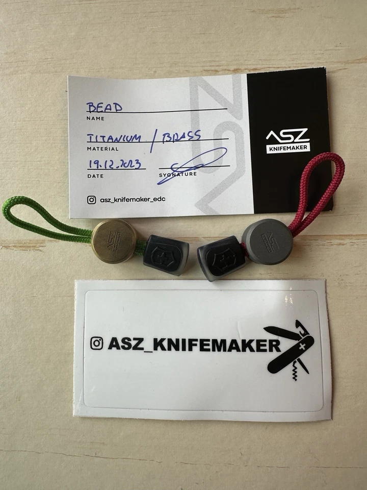 Cuentas de cordón Victorinox lavadas a la piedra ASZ 1 titanio, 1 latón Foto 2 de 2