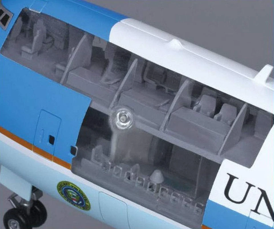 18-47010 DRAGON PROJECT CUTAWAY 1:144 747-400 AIR FORCE ONE Collectors Model - Image 4 of 4