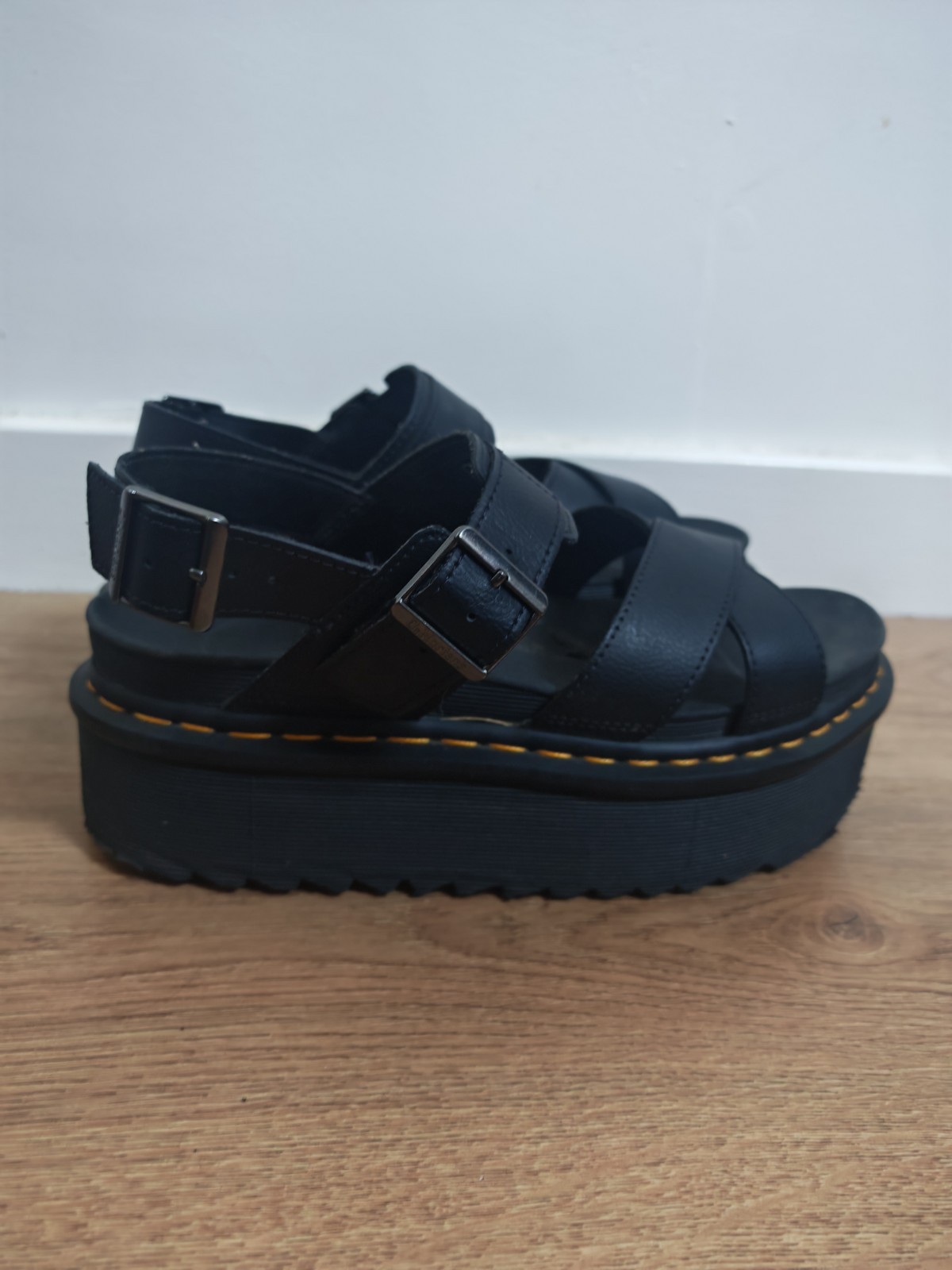 Dr. Martens Voss II Quad Platform Sandals Black Hydro Leather UK 7 Womens image 4