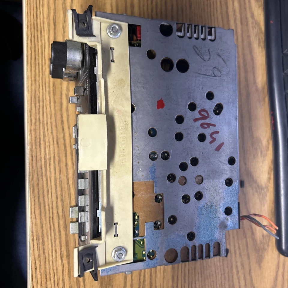 1985 Cadillac Deville Radio Cassette Oem 162511 - Image 2 of 4