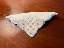 CHILDS embroidered sweet roses VINT HANDKY FINE linen scolloped edge NU 10"