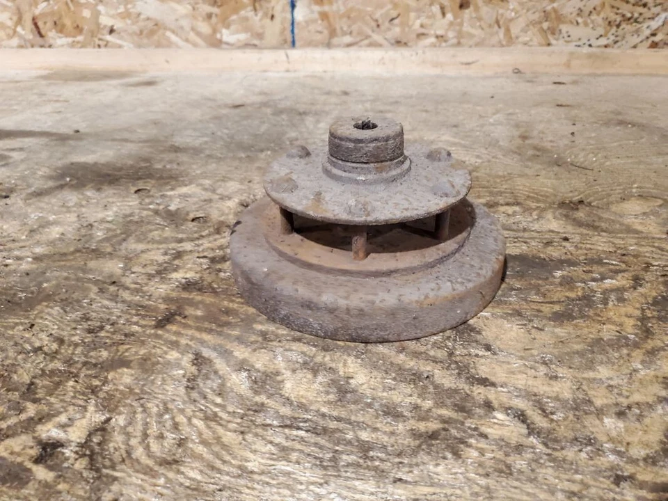 Buje trasero y tambor de freno de emergencia original Ford modelo T Foto 4 de 4