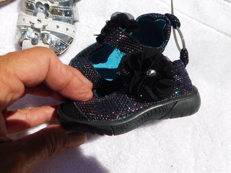 Lote Sandalias Plateadas Blancas No Listadas Flor George Sparkle Mary Janes Talla 2 Niño Pequeño Foto 4 de 4