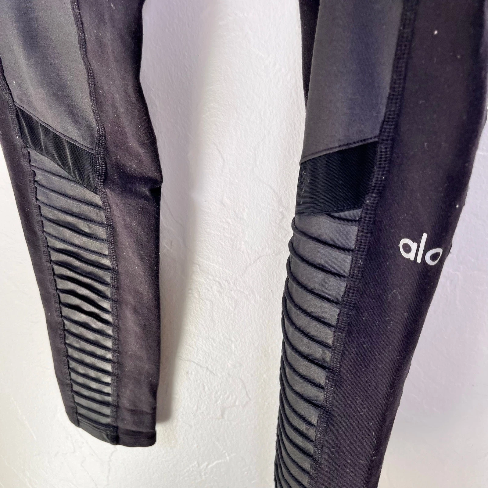 alo-yoga 7/8 high-waist moto athleisure biker goth gym workout leggings
