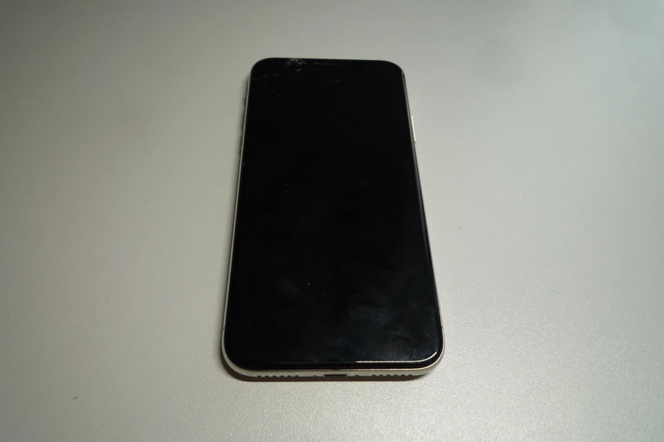 Apple iPhone X - 64GB - Silver (Unlocked) A1901 (GSM) - Image 2 of 4