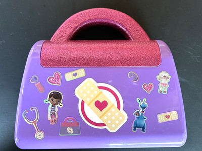 Disney Junior Doc McStuffins Arztkoffer mit Zubehör sehr guter Zustand