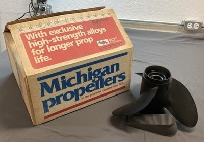 Michigan 012039 Alum. RH Propeller 3 Blade 13 Spline 11.75'' x 17'' New Genuine