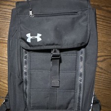 Zaino Under Armour nero medio chiusura zip e fibbia tasche esterne unisex