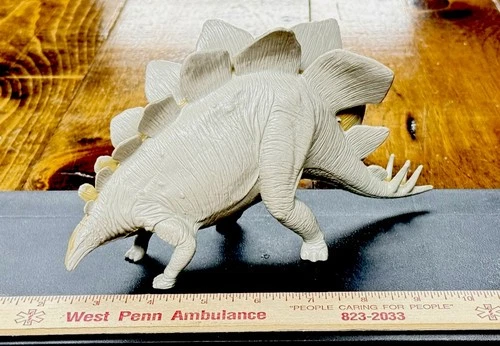 Marx Dinosaurs--Vintage Hunting Party Stegosaurus dinosaur model light gray