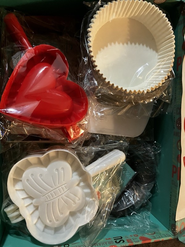 Crafty Creations Making & Baking Mini Pies Kit 108 Pieces Kids/Adults