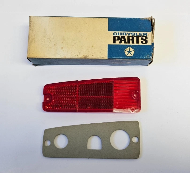 1970-71 Dodge Polara Monaco Rear Left Side Marker Lens W/ Gasket 3514377 NOS - Image 3 of 4