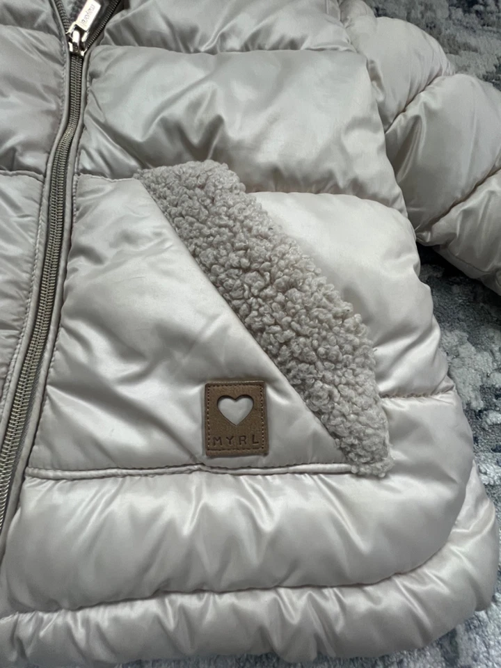Abrigo acolchado con capucha y cremallera beige Mayoral para niñas. Talla 3 años Foto 2 de 4