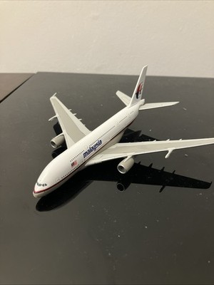 Malaysia Airlines A380 1:400 scale Herpa Wings 561266 - Some Parts Are Missing!!