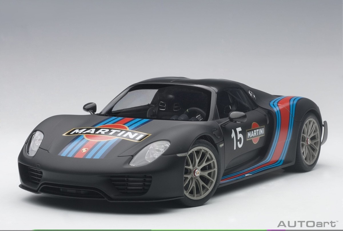 ポルシェ 918スパイダー 1/18 ブラック マルティーニ PORSCHE 918 SPYDER BLACK MARTINI LIVERY 1:18 by AUTOART