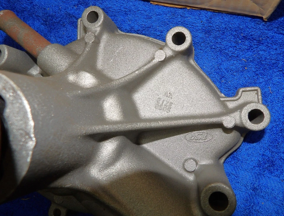 Ford Mustang Cobra LX GT GT350 1984 1985 Capri Nuevo de Lote Antiguo 5,0 L 302 CFI Bomba de agua Foto 3 de 4