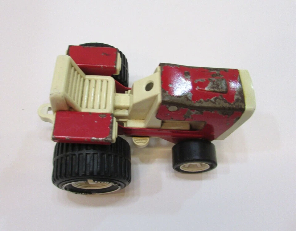 Juego de tractor de granja de jardín rojo blanco Tonka de acero prensado y plástico vintage de los años 70 Foto 3 de 4
