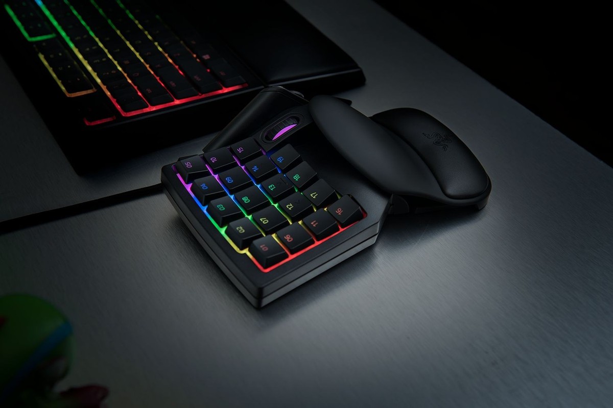 Razer Tartarus V2 (RZ07-02270100-R3U1) Chroma Gaming Keypad for
