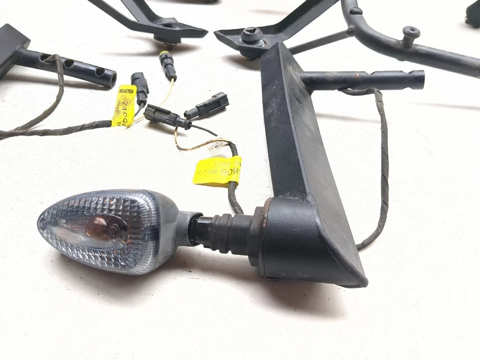 Juego de llaves de alforja limitada Can Am Spyder ST de 13-15 con soportes señales de giro Foto 3 de 4