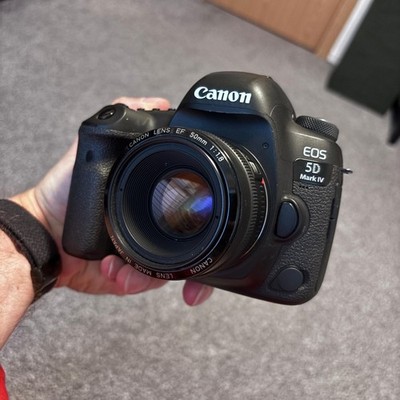 Canon EOS 5D Mark IV 30.4MP Digitalkamera - Schwarz plus EF 50mm f1.8