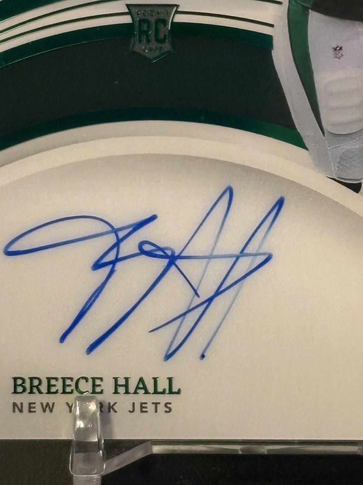 Breece Hall 2022 Panini Immaculate Emerald Rookie Patch Auto (On Card) /18 view 4