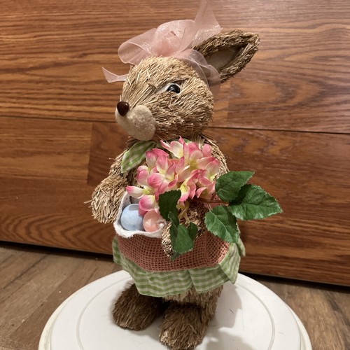 SISAL STRAW EASTER BUNNY RABBIT CARRYING CARROTS 11 Inches SPRING girl