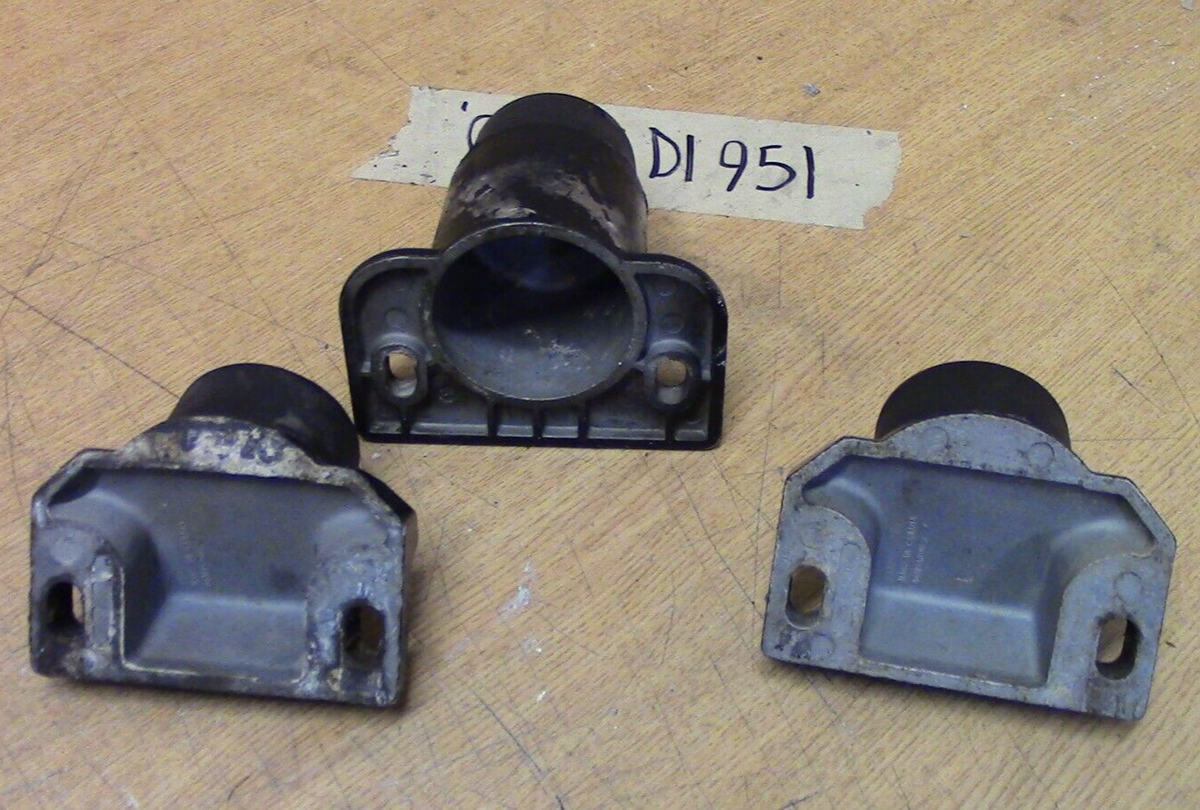 Used Seadoo 787 / 951 DI Motor Mount Set – 4 Mounts, OEM Part Numbers 270000421 / 720 / 422 / 722