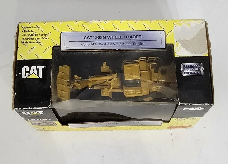 VINTAGE TOY CATERPILLAR CAT 988G WHEEL LOADER NORSCOT DIECAST 1:64 WHEEL TRACTOR - Image 2 of 4