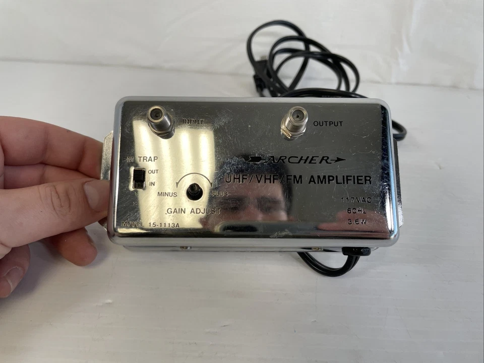 Radio Shack Archer 15-1113A UHF VHF FM 20dB Signal Amplifier 117VAC 60Hz 3.6W - Image 2 of 4