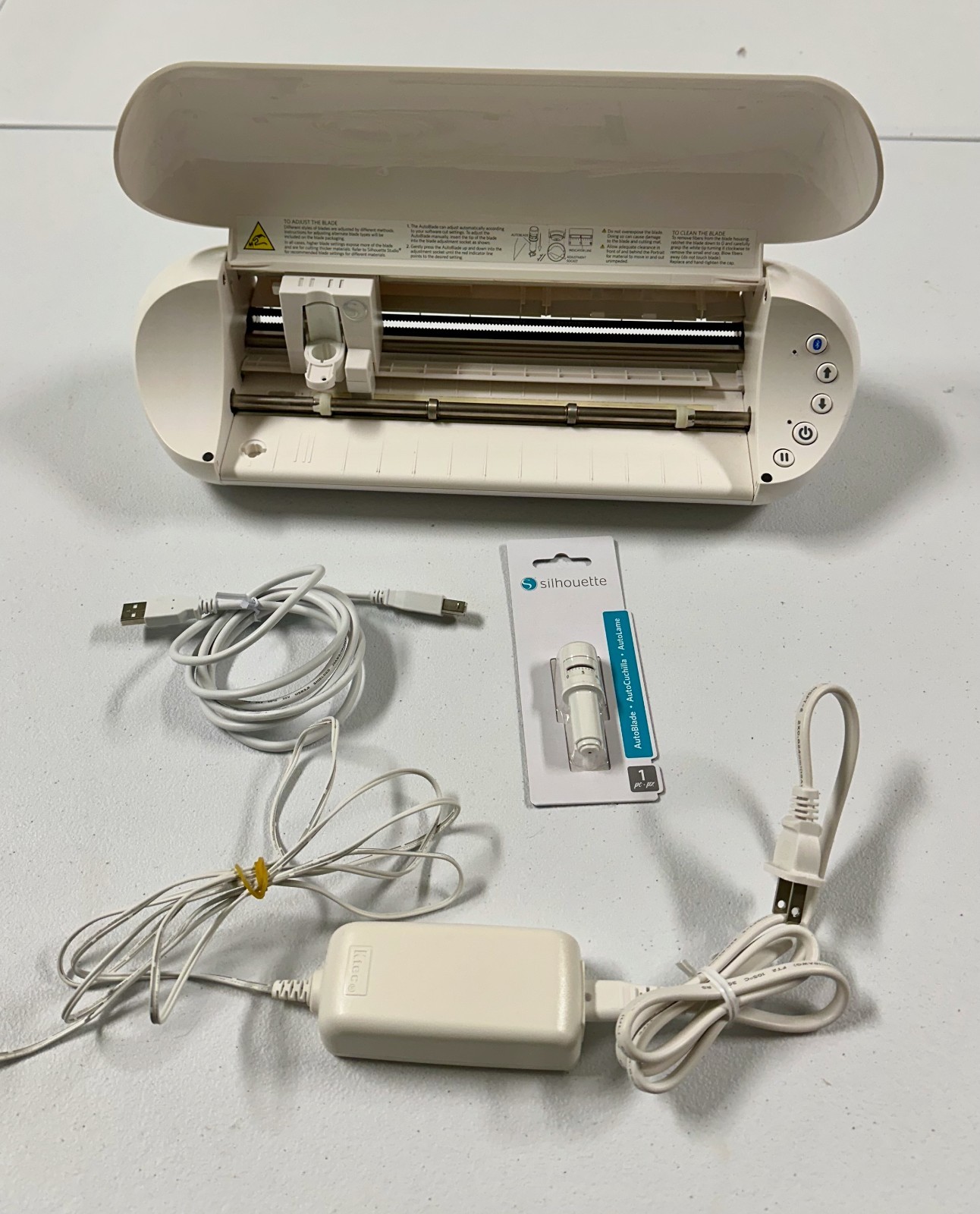 Silhouette America Portrait 2 Vinyl Cutting Machine - White - Used and working!