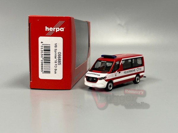 "098885 - Herpa - Mercedes Benz Sprinter`18 Flachdach Bus \"Feuerwehr NüRnberg\""-image