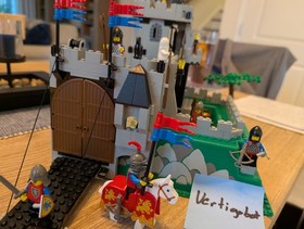 LEGO Castle: King's Mountain Fortress (6081) 99% Complete with/ Box And Manual