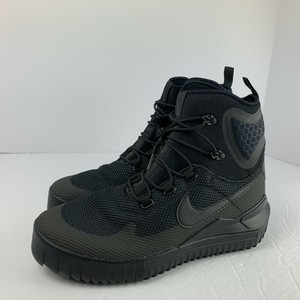 nike air wild mid triple black