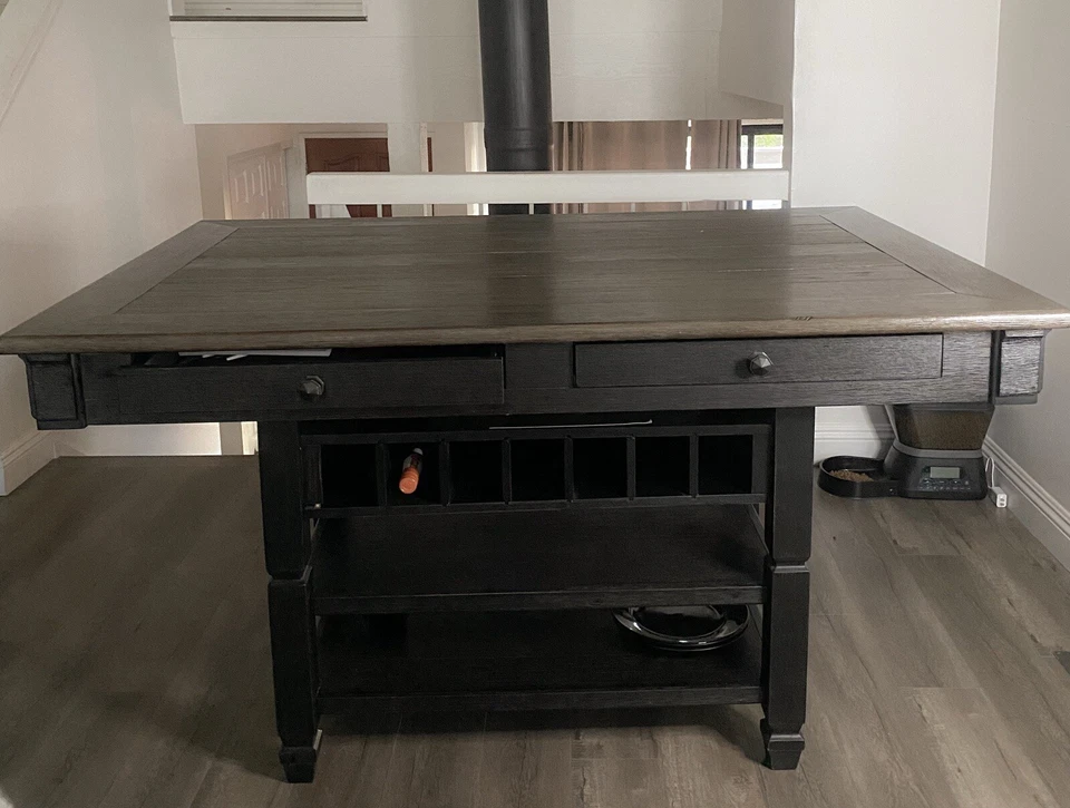 Wooden kitchen room set: counter height table,4 chairs,1 bench.Good Condition. - Image 4 of 4