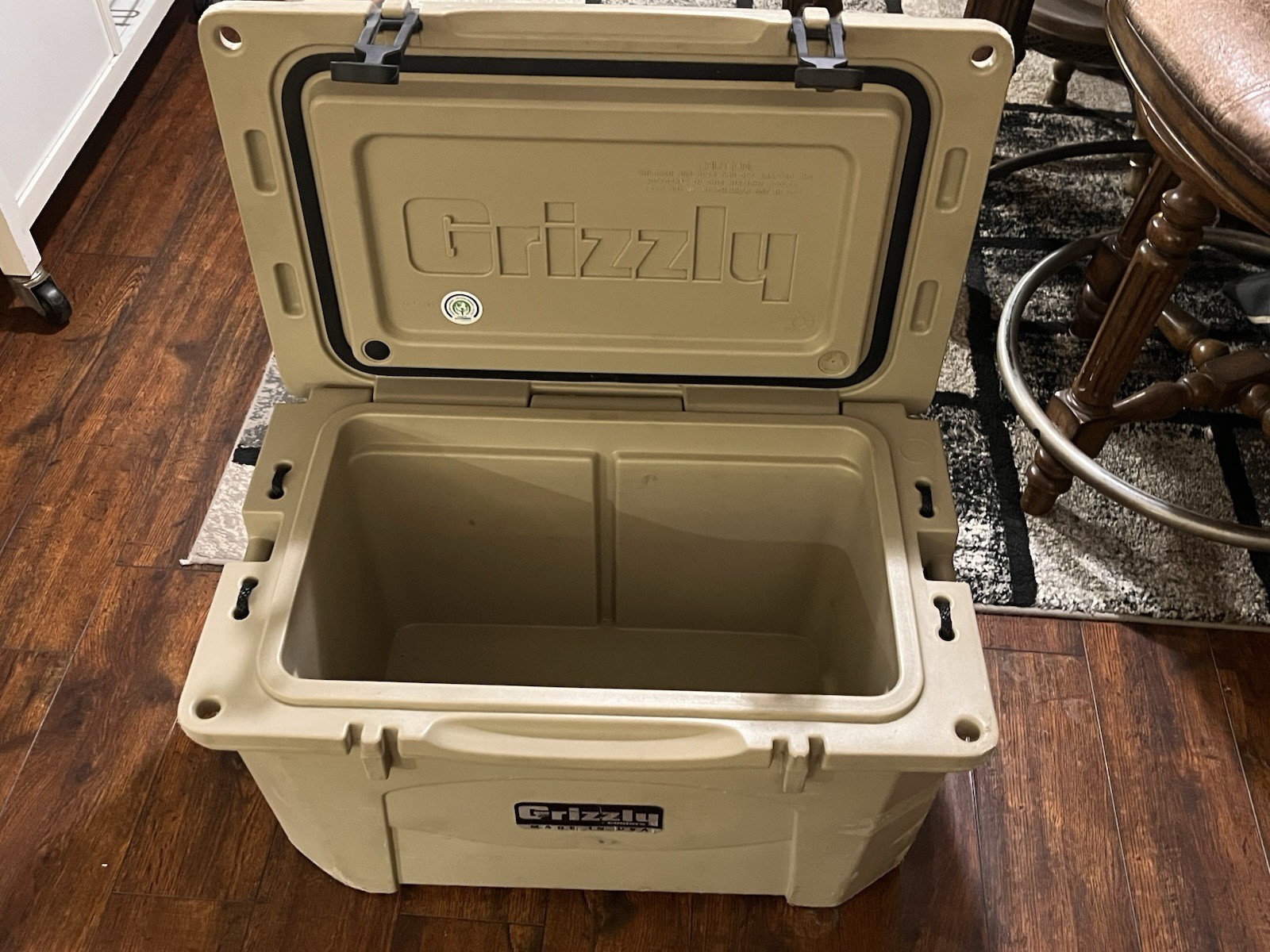 S 40 Quart  Ice Chest