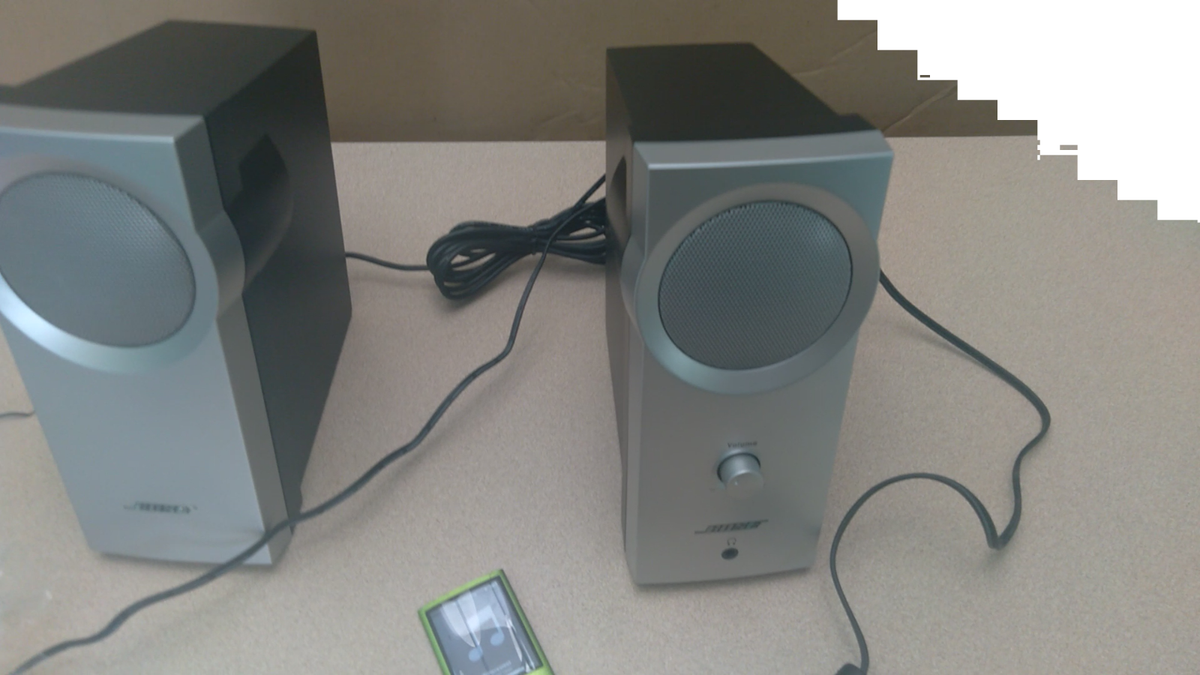 NEW BOSE COMPANION 2 MULTIMEDIA WIRED SPEAKER SYSTEM PC & AUDIO