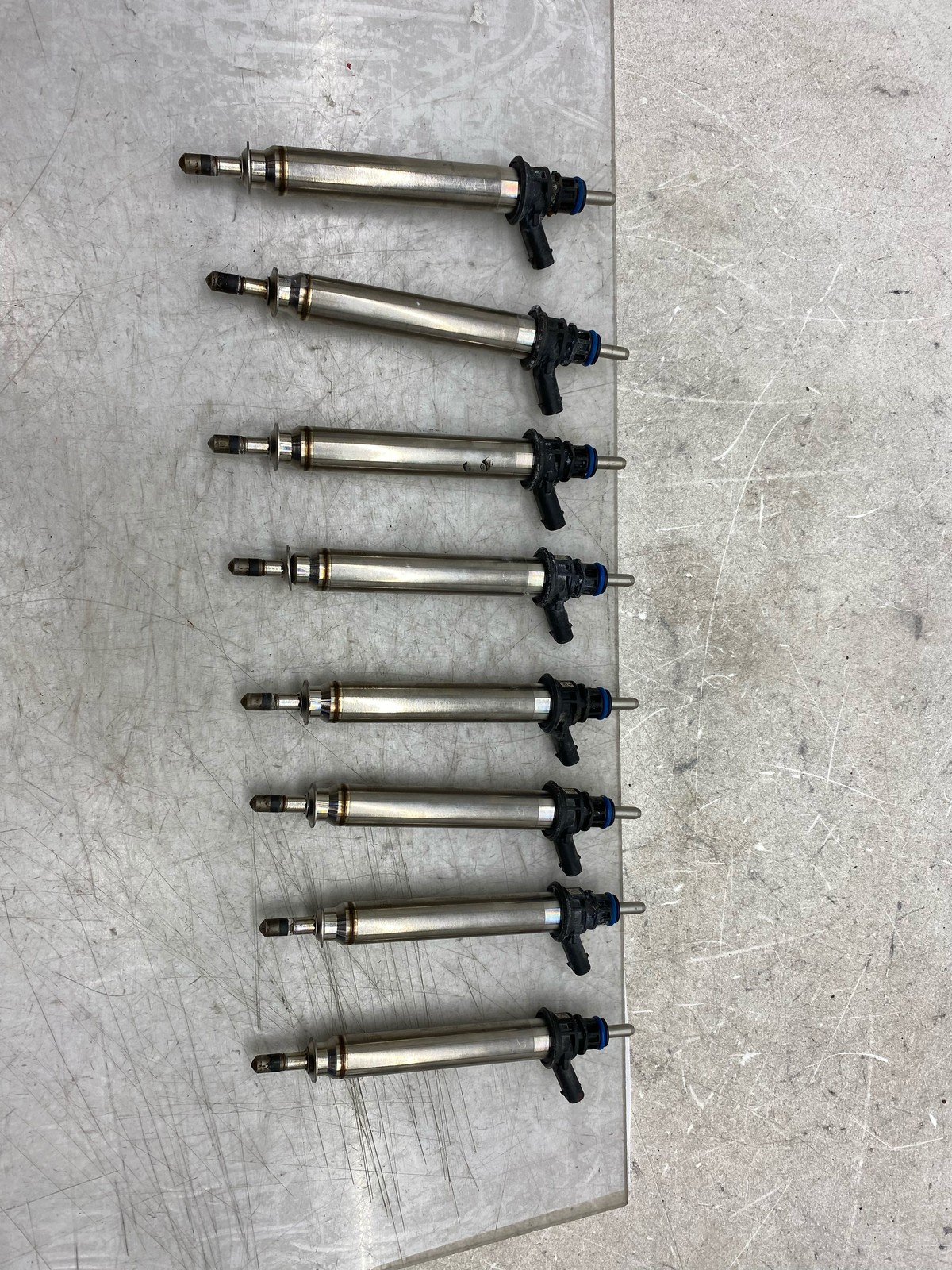 2020-2025 ASTON MARTIN DBX OEM 4.0L FUEL INJECTOR SET 8 PCS 2560705600