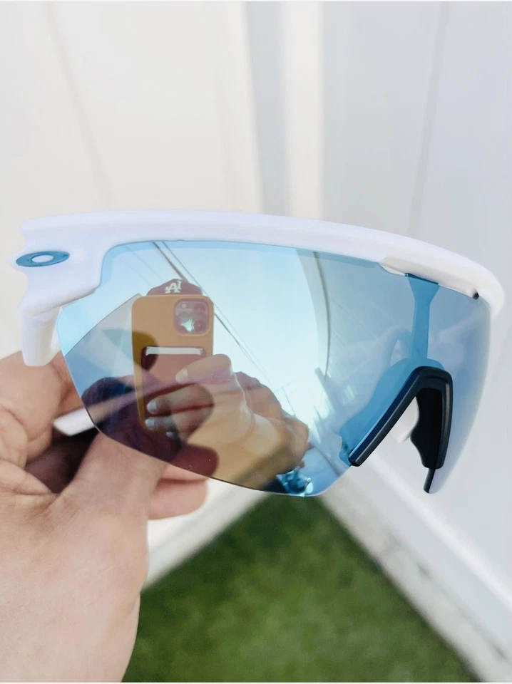 Новые матовые сапфировые линзы Oakley Sphaera OO9403 0236 с белой оправой OSFA США 9403 - Изображение 2 из 4