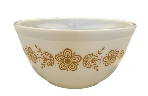 Vintage Pyrex Butterfly Gold #402 Mixing Bowl 1.5 Quart White