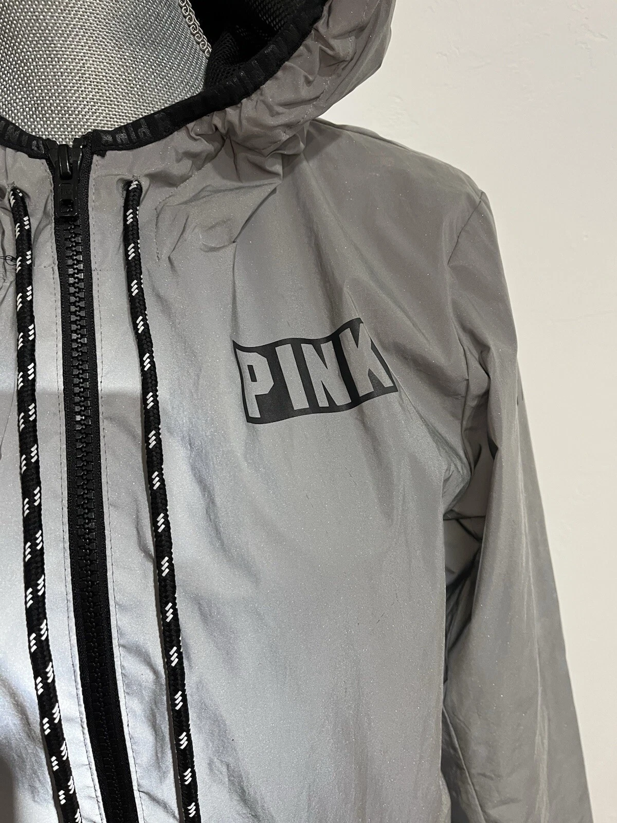 UNDERCOVER Victoria’s Secret ROSA Edizione Limitata 002 Giacca Anorak Riflettente Safe Jogging XS S