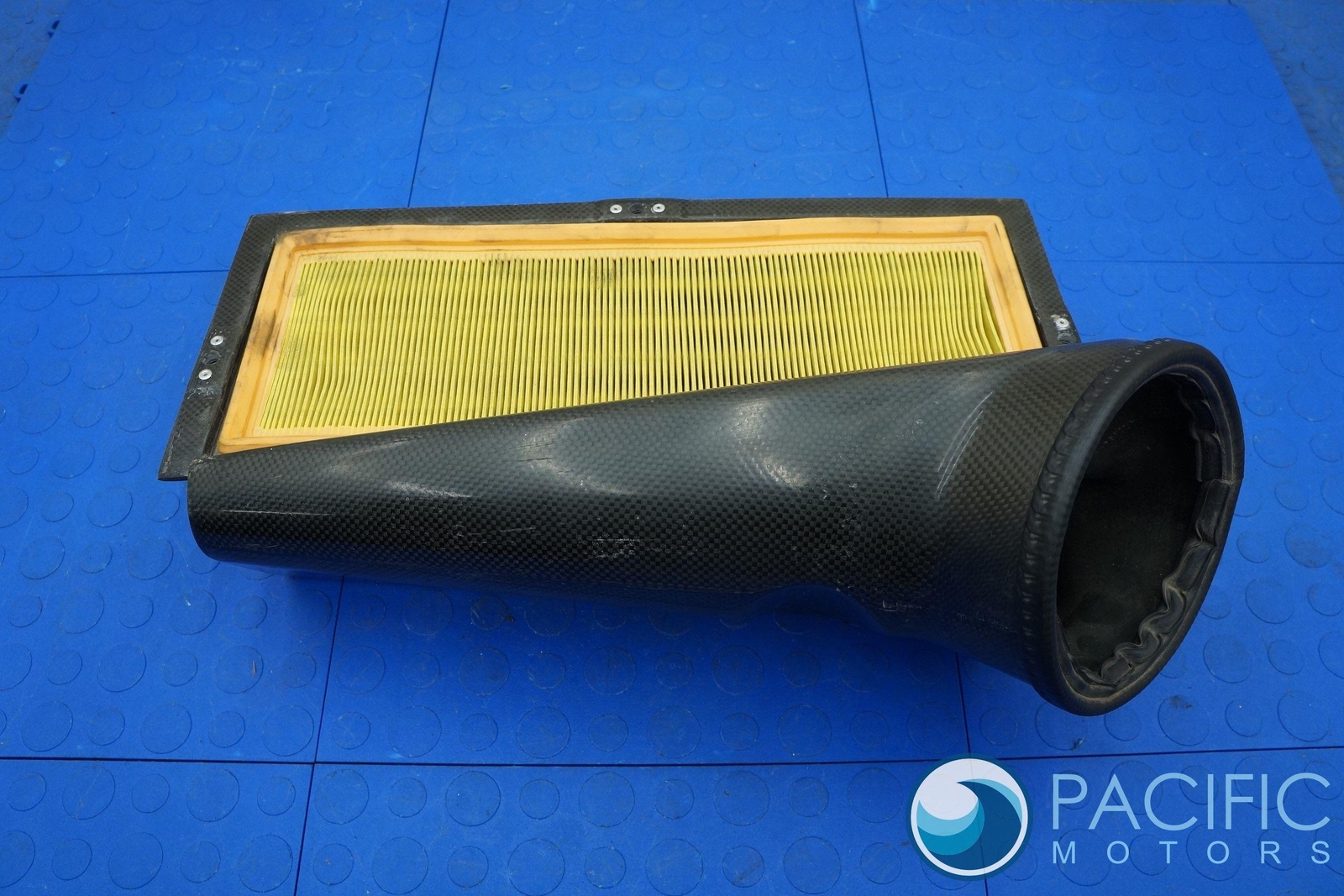 Right Lower Air Intake Cleaner Carbon Fiber 07M133838 Lamborghini Murcielago