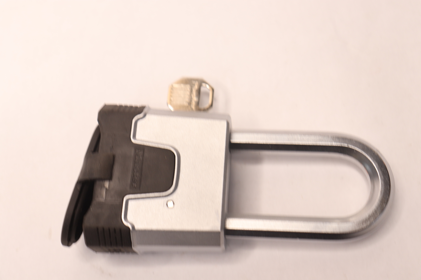 Master Lock Heavy Duty Outdoor Combination Lock Resettable 2" Shackle
