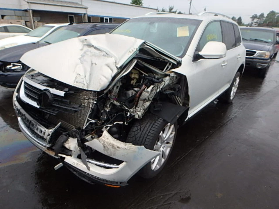 Used Vacuum Pump fits: 2008 Volkswagen Touareg  Grade A - Image 2 of 4