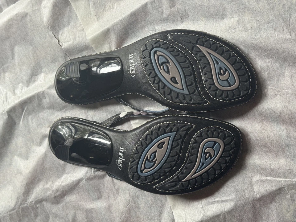 Sandalias Clark's Indigo Lavanda y Negro Tacón Gatito Cuero Tirantes Talla 9 Foto 3 de 4