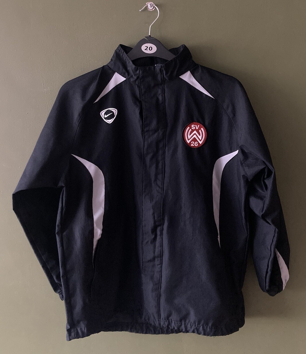 SACAI X NIKE Giacca calcio allenamento SV Wehen Wiesbaden Germania. Taglia S