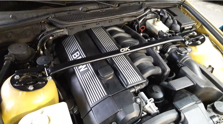 BMW E30 6 Zyl. Set Domstrebe Vorne Unten